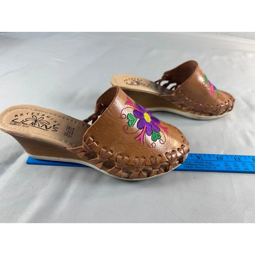 Artesanias Lucian's Mexican Huarache‎ Wedge Sandals Tan Leather Floral Embroider